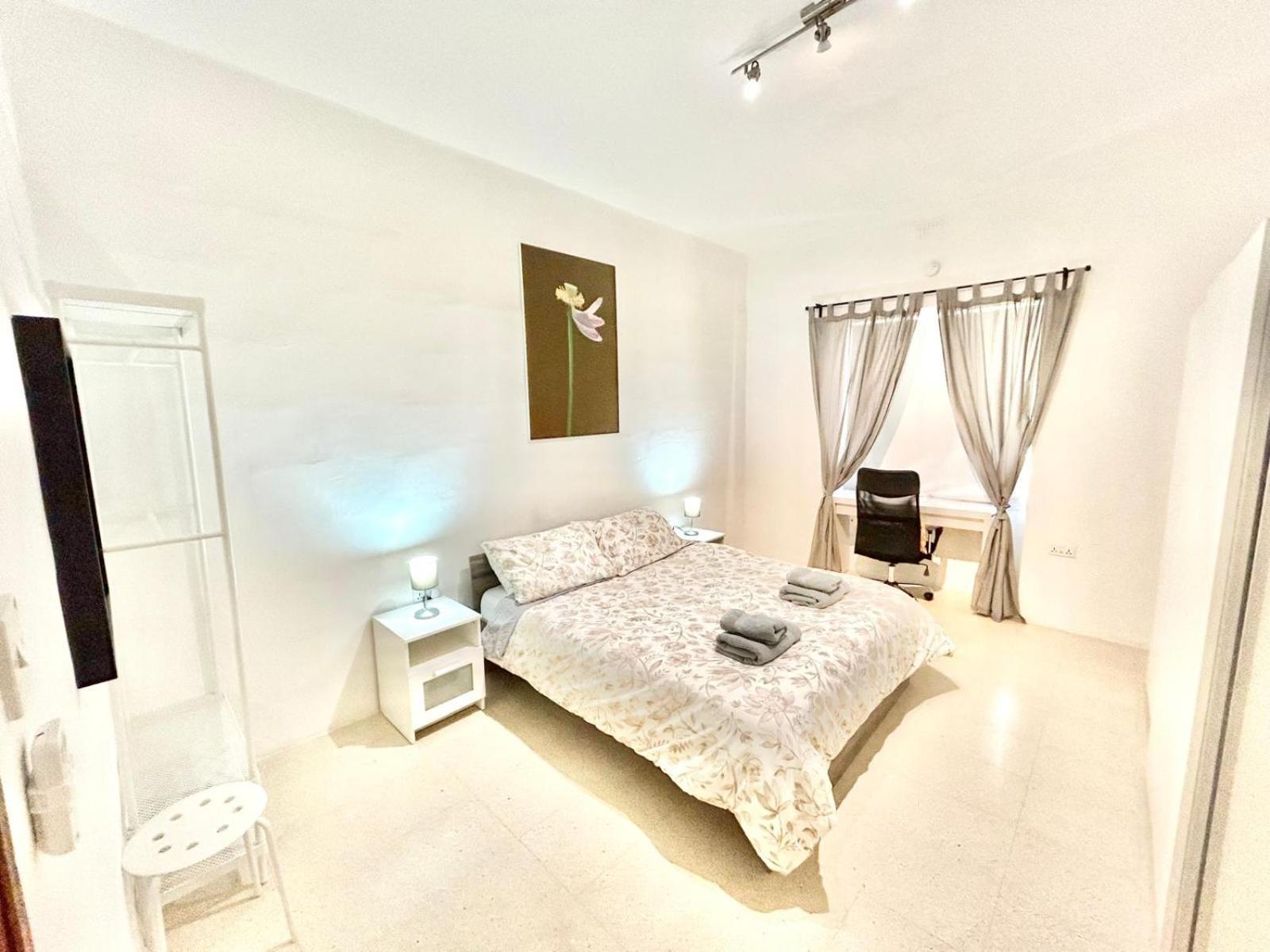 St Julians - Balluta Bay Large 3 Bedroom Apartment 斯利马 外观 照片