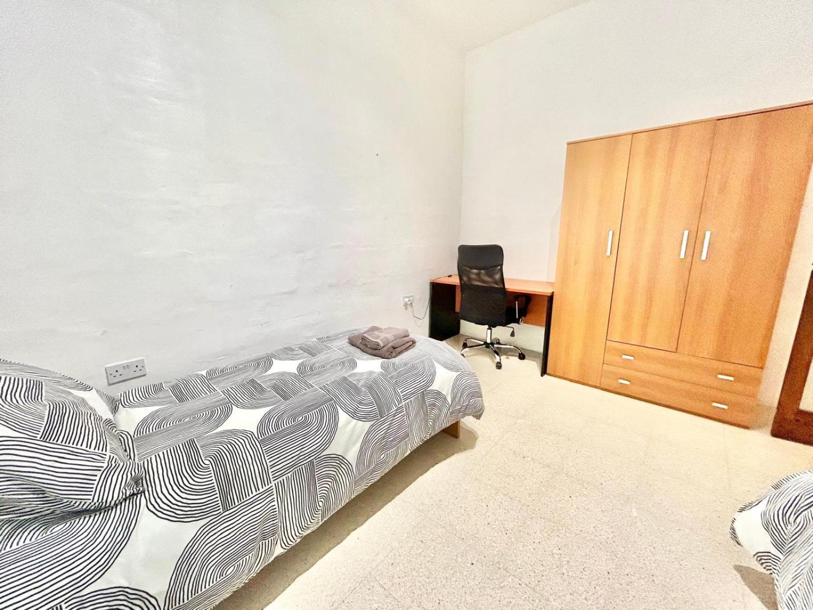 St Julians - Balluta Bay Large 3 Bedroom Apartment 斯利马 外观 照片