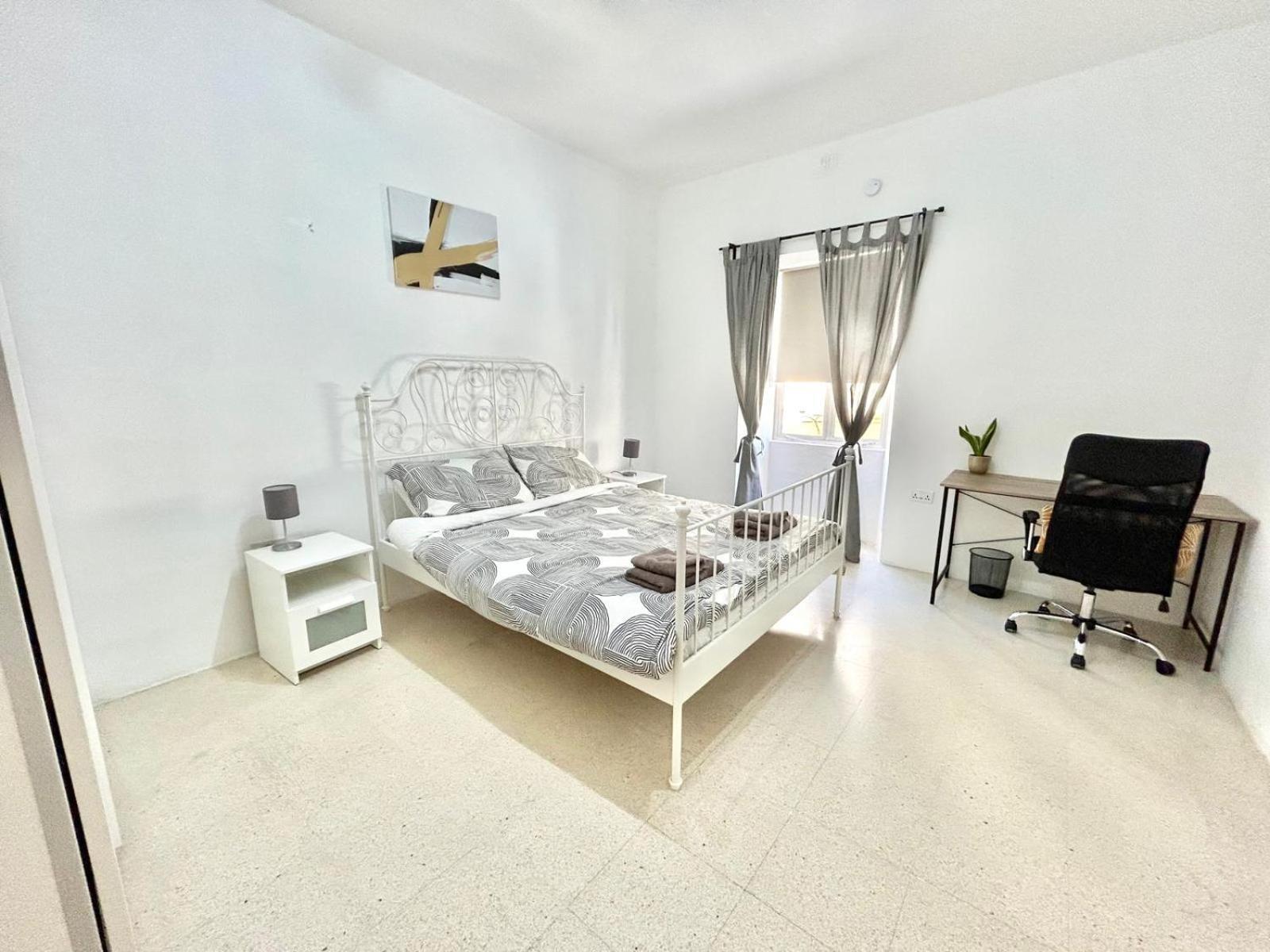 St Julians - Balluta Bay Large 3 Bedroom Apartment 斯利马 外观 照片